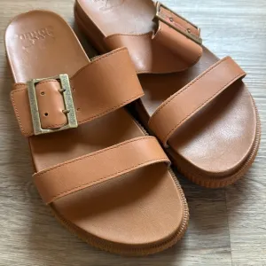 Sorel Roaming Double Buckle Tan Gold Sandals Never Worn