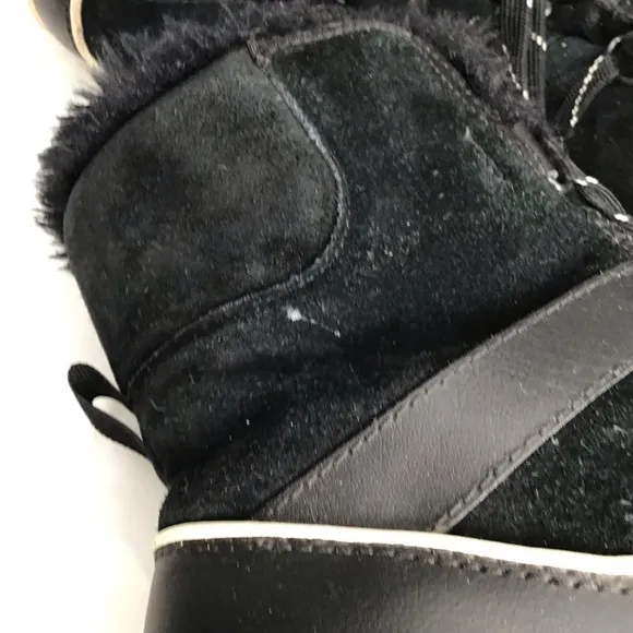 Sorel Tivoli II Boots in Black Size 10.