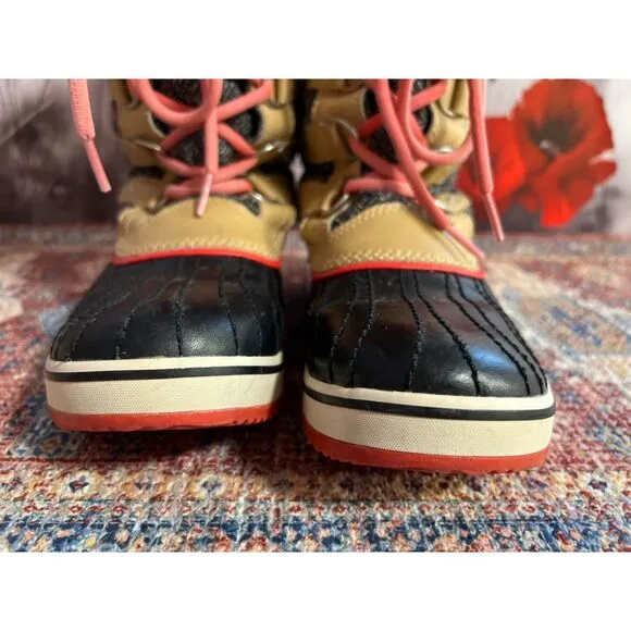 Sorel Tofino tall winter herringbone boots in GUC. Size 9.5