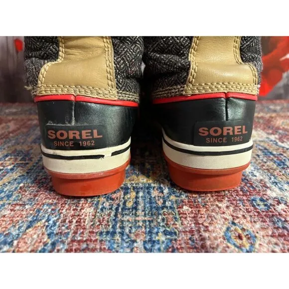 Sorel Tofino tall winter herringbone boots in GUC. Size 9.5