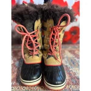 Sorel Tofino tall winter herringbone boots in GUC. Size 9.5