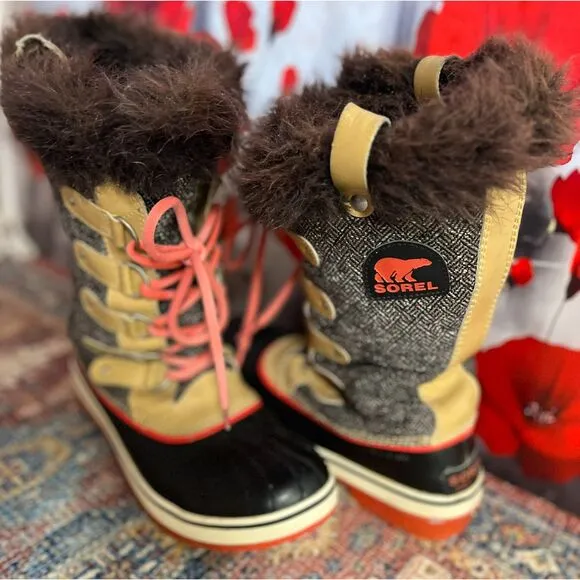 Sorel Tofino tall winter herringbone boots in GUC. Size 9.5