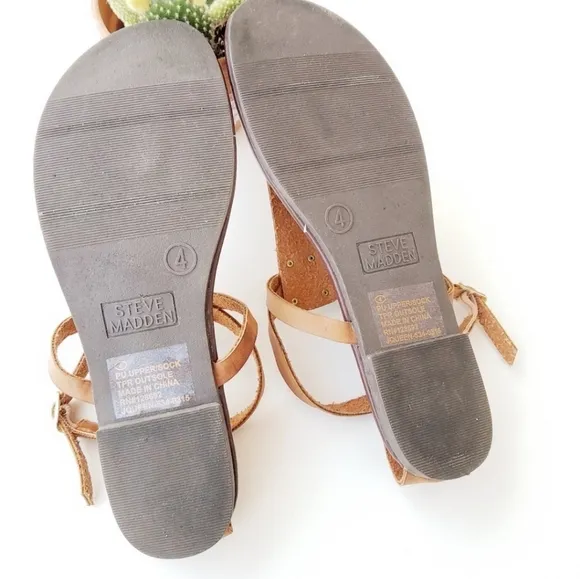 Steve Madden leather Anklestrap Thong Flats sandals Size 4