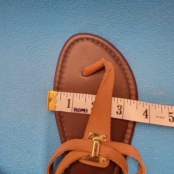 Steve Madden leather Anklestrap Thong Flats sandals Size 4