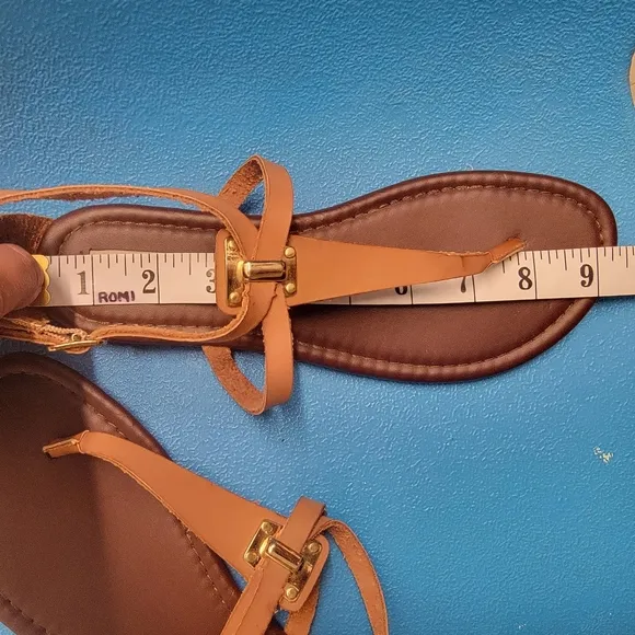 Steve Madden leather Anklestrap Thong Flats sandals Size 4