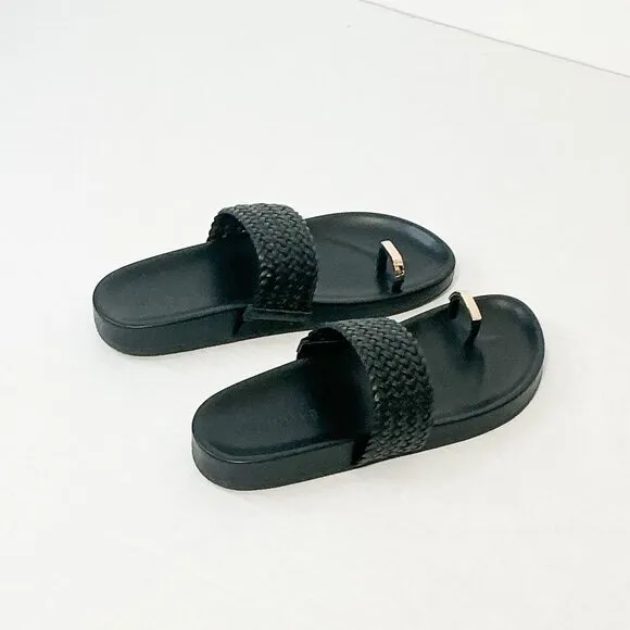 Steve Madden NWB Sz 7 Black  Somona Toe Loop  Leather Sandals