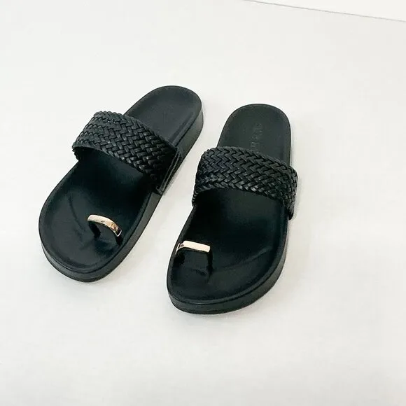 Steve Madden NWB Sz 7 Black  Somona Toe Loop  Leather Sandals