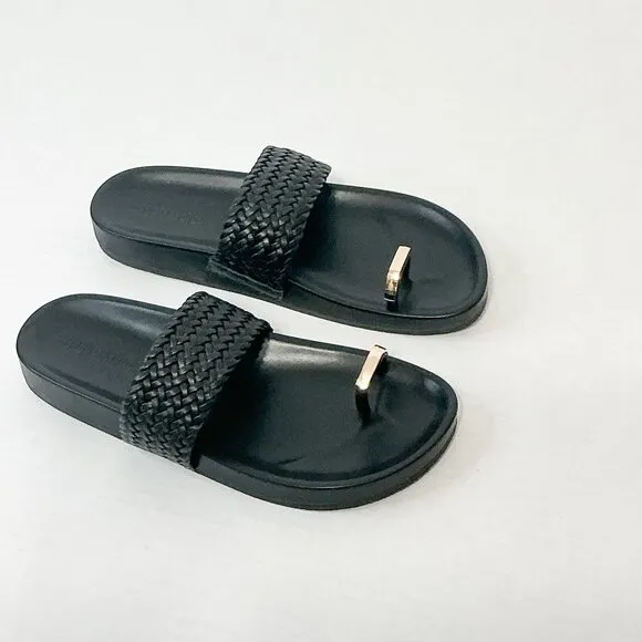 Steve Madden NWB Sz 7 Black  Somona Toe Loop  Leather Sandals