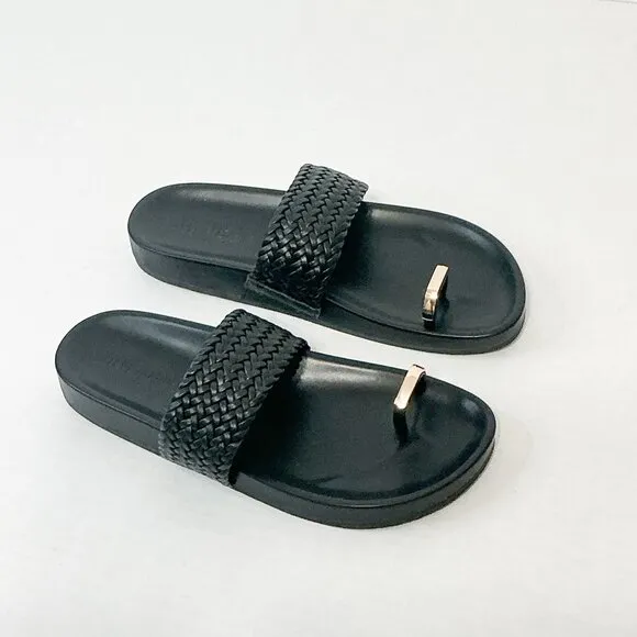 Steve Madden NWB Sz 7 Black  Somona Toe Loop  Leather Sandals
