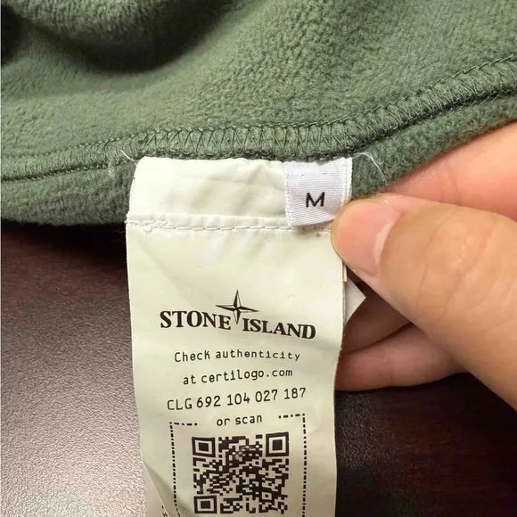 Stone Island-Green Emblem Crewneck Sweatshirt-M | Retail Price: $290