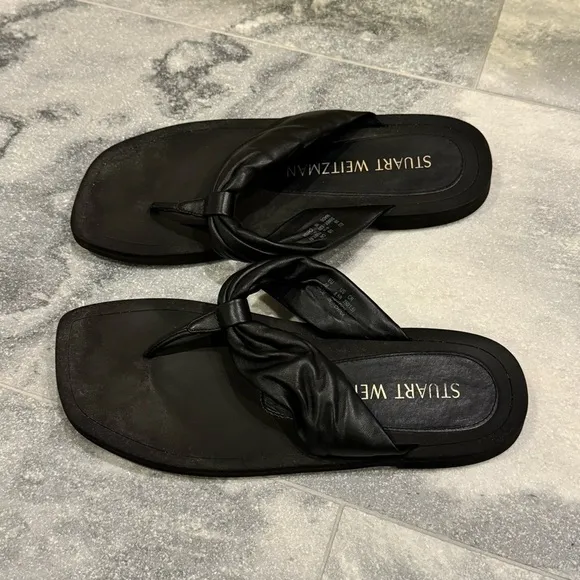 Stuart Weitzman Cassie Black Leather Thong Sandals Size 8.5 / 39 $250 flip flop