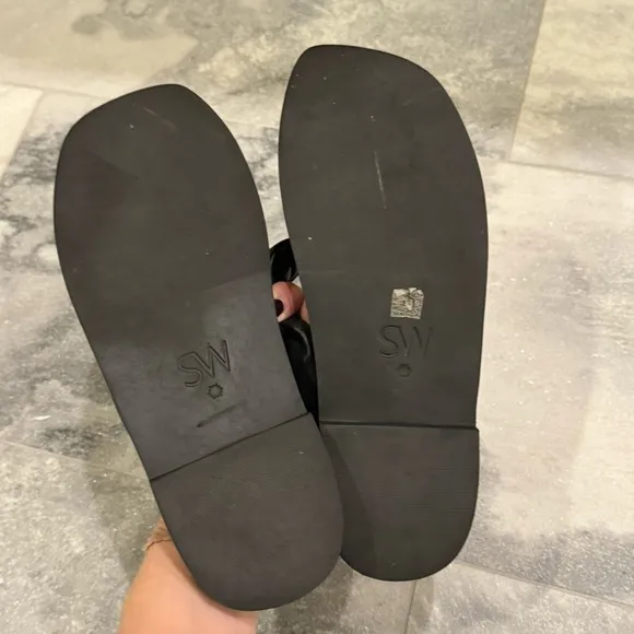 Stuart Weitzman Cassie Black Leather Thong Sandals Size 8.5 / 39 $250 flip flop