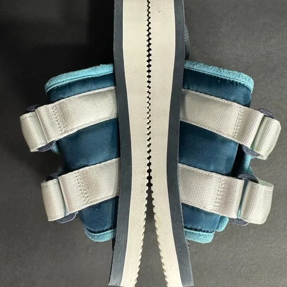 Suikore  size 6 Blue and White Sandals preOwned Exellent condition