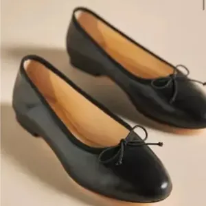 Summit by White Mountain Black Leather BALLERINA Flats size  US 7 women
