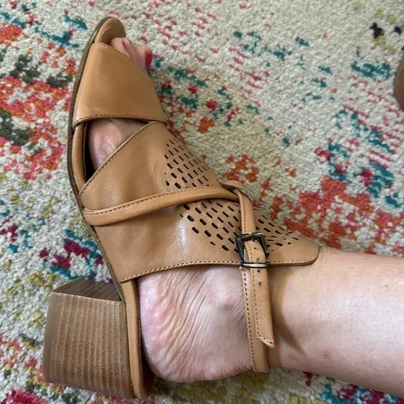 Sundance Gianna sandals; NWOB; size 38