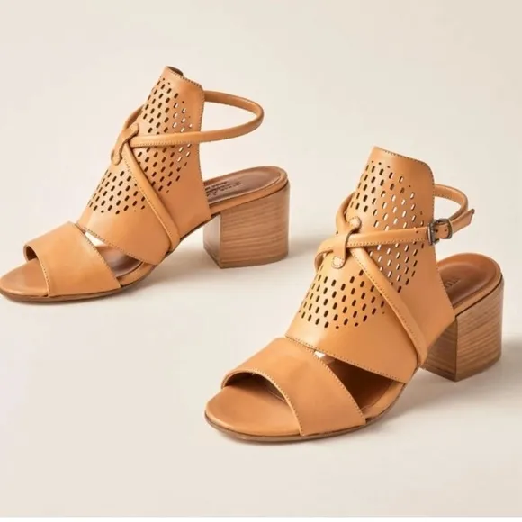 Sundance Gianna sandals; NWOB; size 38