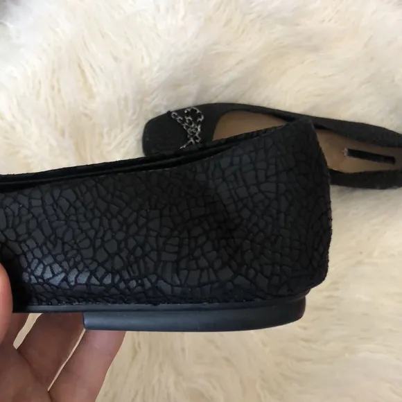 Tahari Women's Black Leather INCA Flats w/ Chain Bow