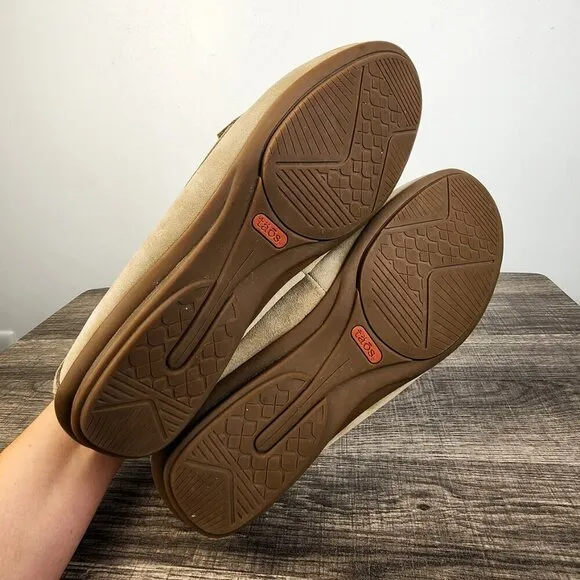 Taos Footwear Bit Moc Beige Suede Leather Loafers Size 9 Neutral Minimalist