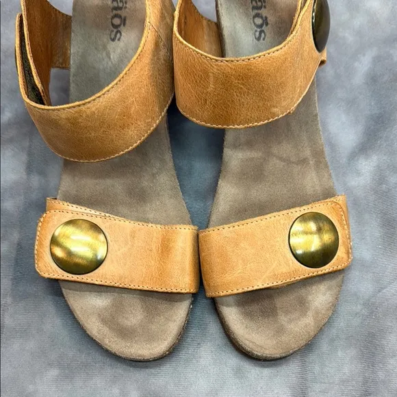Taos Footwear Tan and Gold Sandals with Ankle Strap