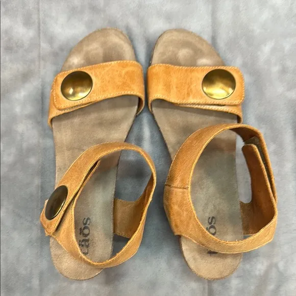 Taos Footwear Tan and Gold Sandals with Ankle Strap