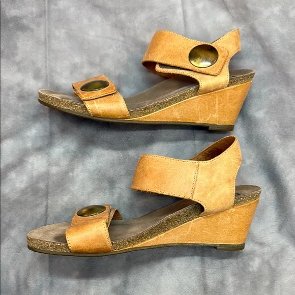 Taos Footwear Tan and Gold Sandals with Ankle Strap