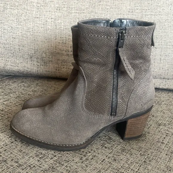 Taos Standout Ankle Boots Size 7- 7.5