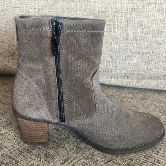 Taos Standout Ankle Boots Size 7- 7.5