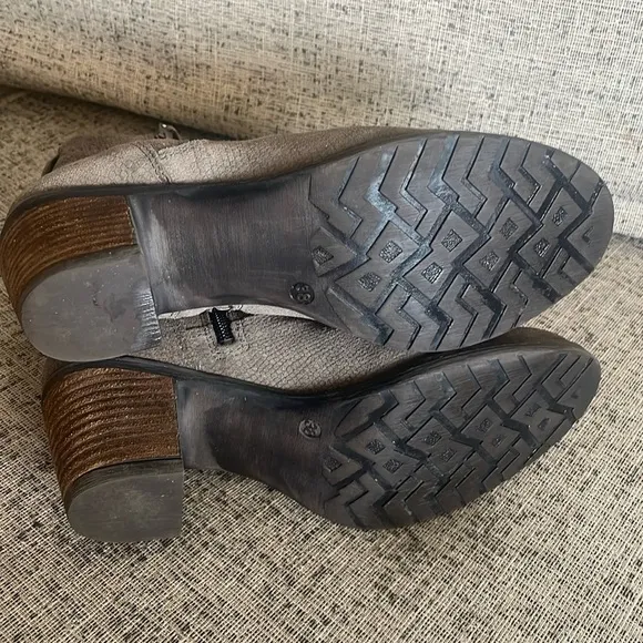 Taos Standout Ankle Boots Size 7- 7.5