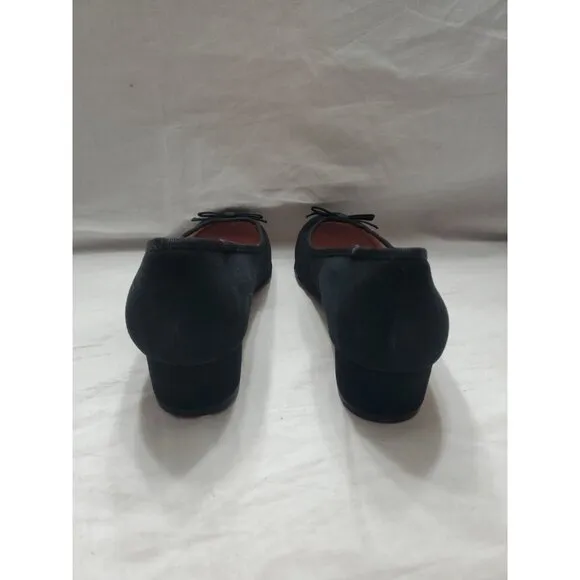Taryn Rose Freed Kidsuede Leather Flats Size 9M Low Heel Black Preppy Old Money