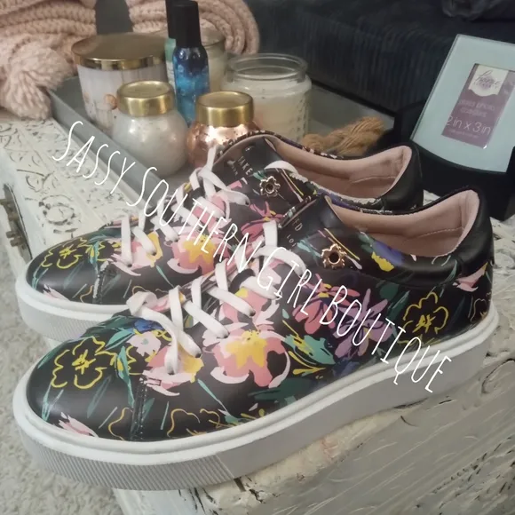 🆕⭐TED BAKER floral sneakers