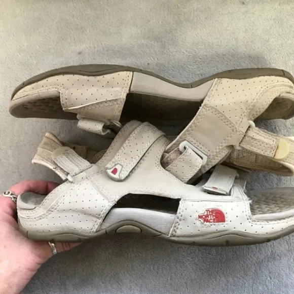 𝅺The North Face Hydro Track Women's Sandals