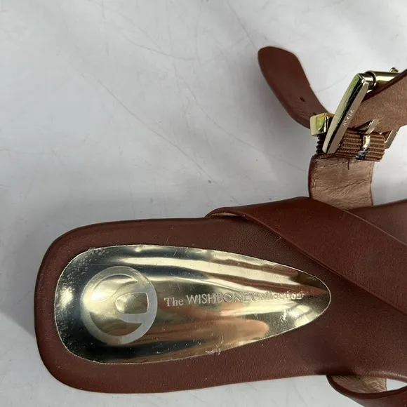 The Wishbone Brown Leather Adjustable Buckle Crossover Strappy Sandals Size 11M