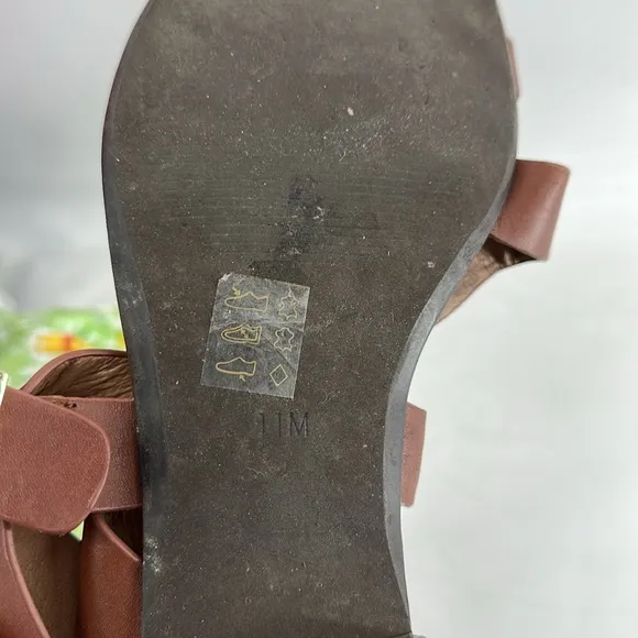 The Wishbone Brown Leather Adjustable Buckle Crossover Strappy Sandals Size 11M