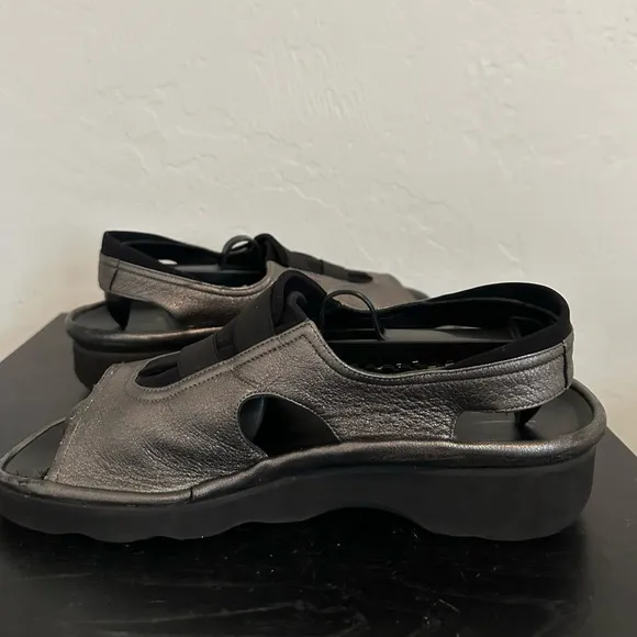 thierry rabotin EU41 US 10 Grey Metallic Leather Shoe Cross-Strap Sandals Women