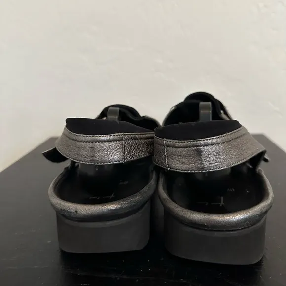 thierry rabotin EU41 US 10 Grey Metallic Leather Shoe Cross-Strap Sandals Women