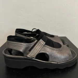 thierry rabotin EU41 US 10 Grey Metallic Leather Shoe Cross-Strap Sandals Women