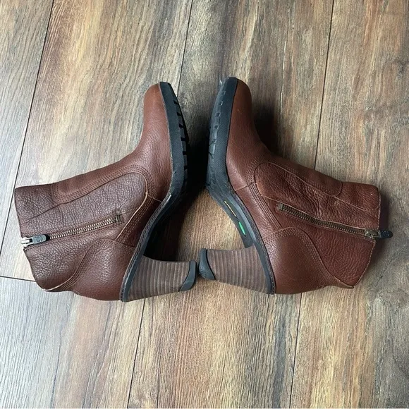 Timberland Brown Leather Chunky Lug Sole Heeled Ankle Booties 8.5