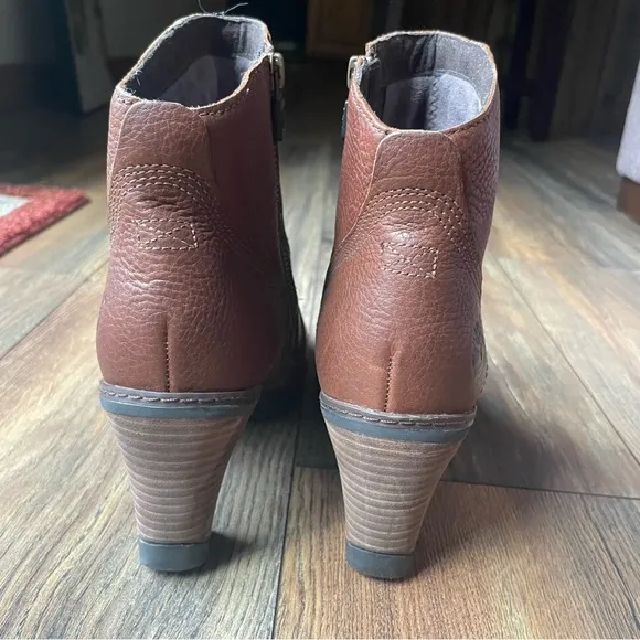 Timberland Brown Leather Chunky Lug Sole Heeled Ankle Booties 8.5