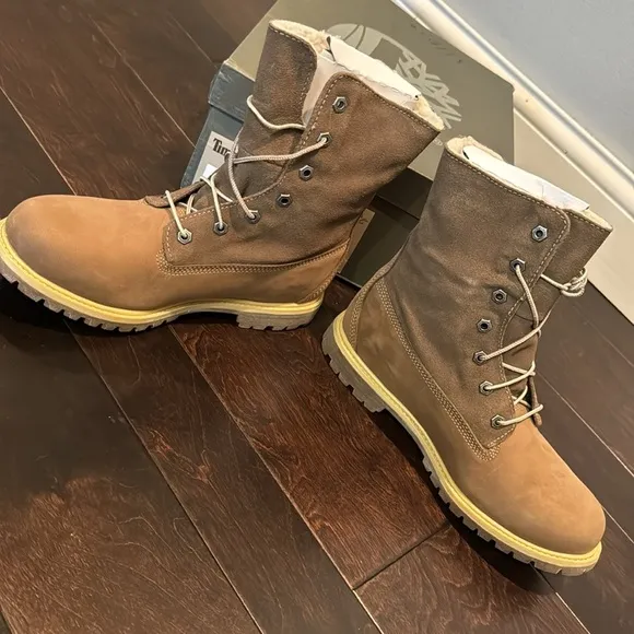 Timberland women’s test fleece taupe boots NWT 9