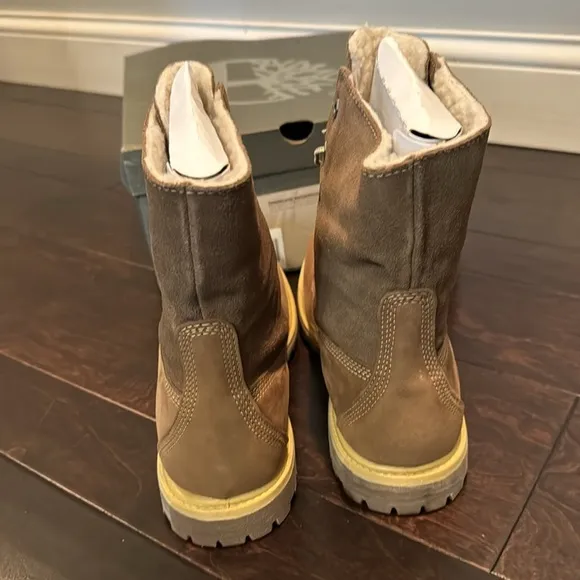 Timberland women’s test fleece taupe boots NWT 9