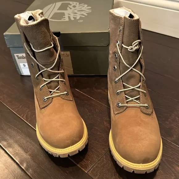 Timberland women’s test fleece taupe boots NWT 9