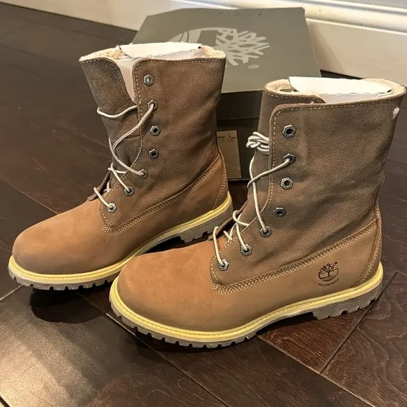 Timberland women’s test fleece taupe boots NWT 9