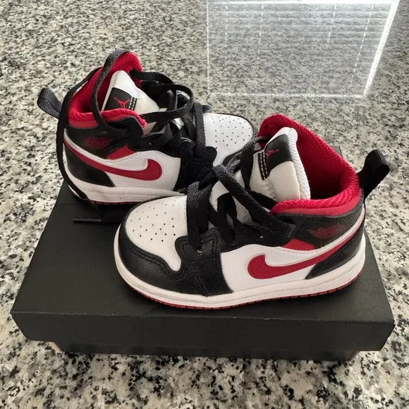 Toddler Nike Jordan 1 Mid