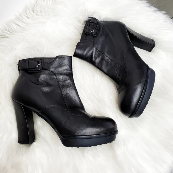 Tod's | Black Leather Buckle Ankle Booties Boots