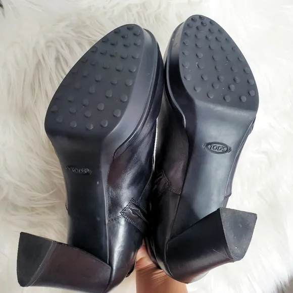 Tod's | Black Leather Buckle Ankle Booties Boots