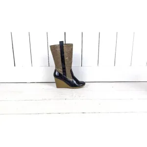Tommy Hilfiger houndstooth blue patent tall wedge rain boots 8 M