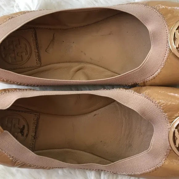 TORY BURCH • Caroline Nude Patent Leather Ballet Flats Stretch Size 5.5