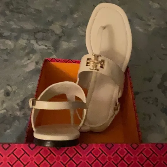 TORY BURCH Eleanor Thong Toe Logo Sandals GOAT LEATHER/Light cream size 8.5
