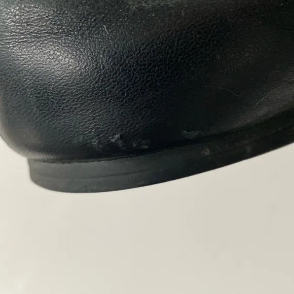 Tory Burch Iconic Black Leather Flats Silver Tone Logo Plate sz 8 Luxury Elegant
