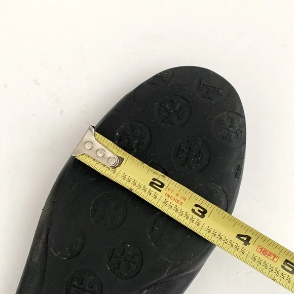 Tory Burch Iconic Black Leather Flats Silver Tone Logo Plate sz 8 Luxury Elegant